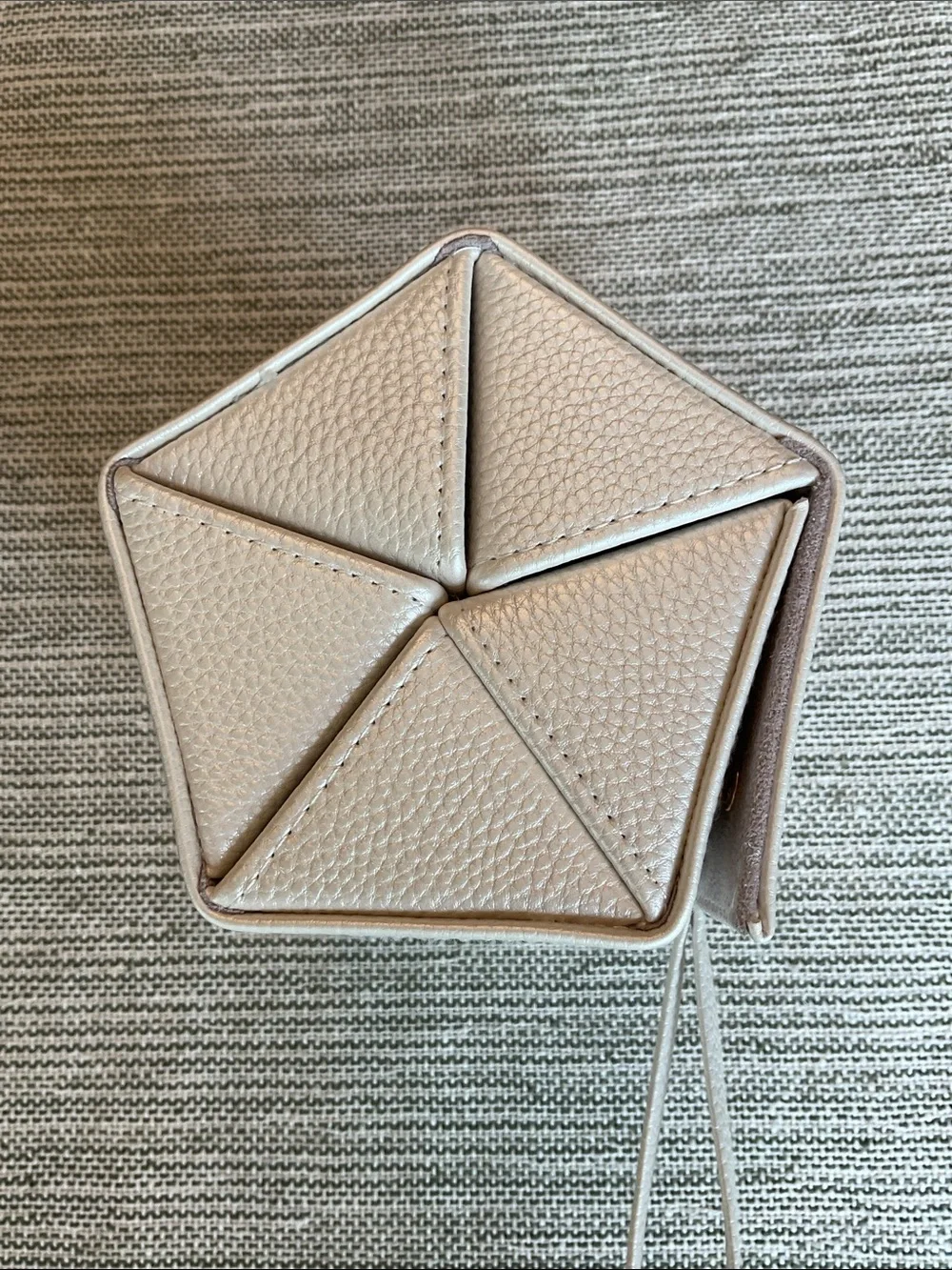 Hanging Eyewear and Jewelry Case with Mirror in Pearl White